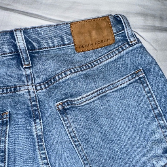 DENIM FORUM ARITZIA The Yoko High Rise Slim
High-waisted slim jeans (J4) - Picture 12 of 12
